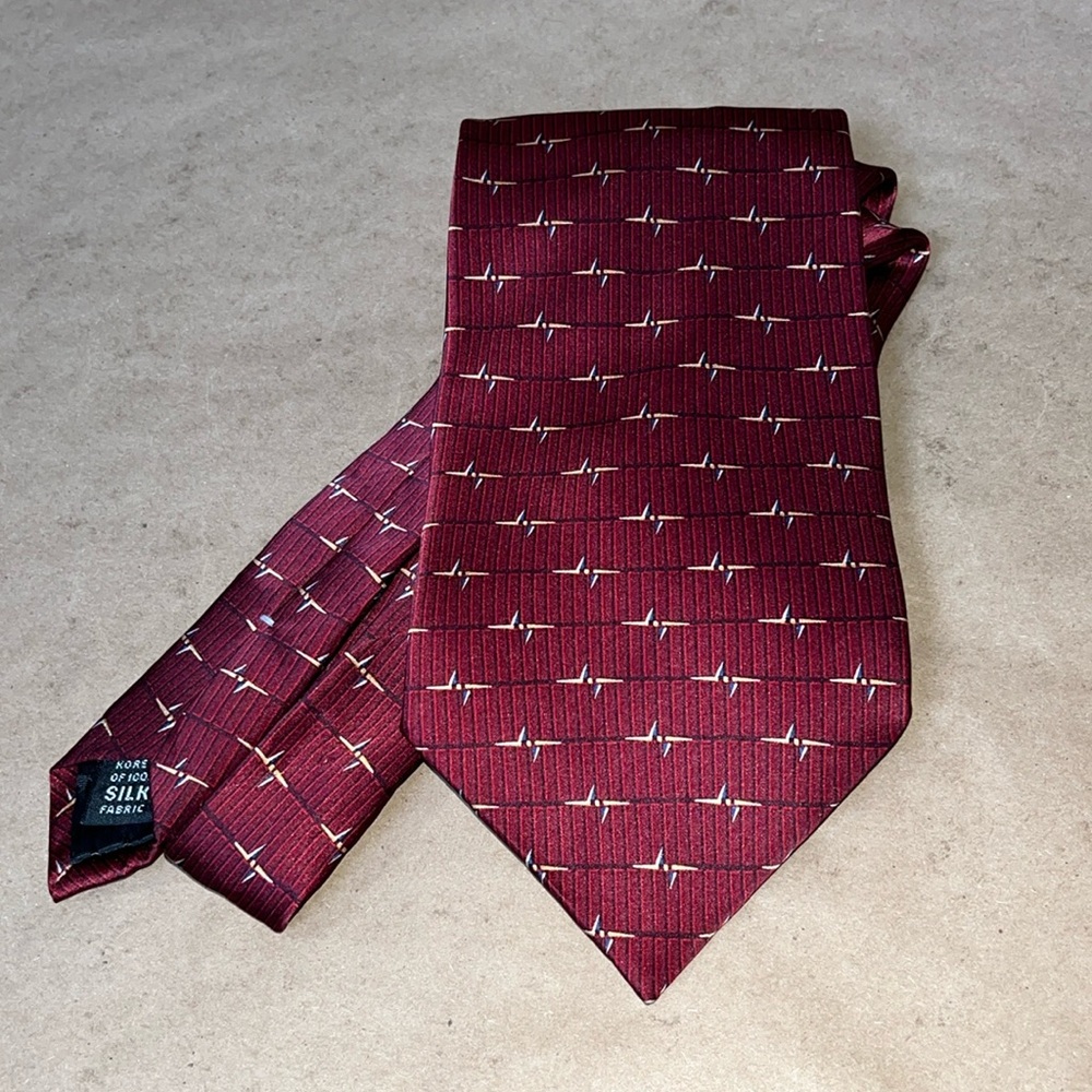 Bill Blass Black Label  • Men’s 100% silk tie